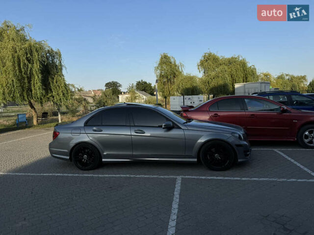 Серый Мерседес Ц-Класс, объемом двигателя 3 л и пробегом 195 тыс. км за 14500 $, фото 5 на Automoto.ua