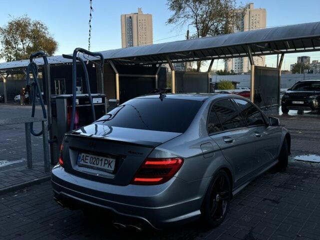 Сірий Мерседес Ц-Клас, об'ємом двигуна 3 л та пробігом 195 тис. км за 12000 $, фото 3 на Automoto.ua