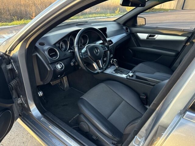 Серый Мерседес Ц-Класс, объемом двигателя 2.1 л и пробегом 259 тыс. км за 12200 $, фото 16 на Automoto.ua