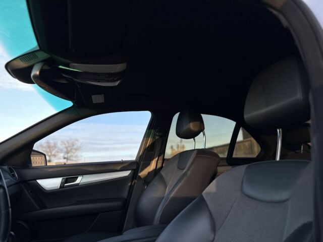 Серый Мерседес Ц-Класс, объемом двигателя 2.1 л и пробегом 259 тыс. км за 12200 $, фото 13 на Automoto.ua