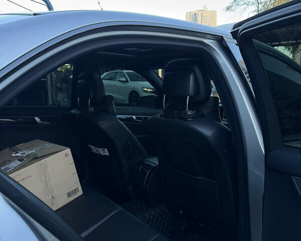 Серый Мерседес Ц-Класс, объемом двигателя 3 л и пробегом 195 тыс. км за 14500 $, фото 17 на Automoto.ua