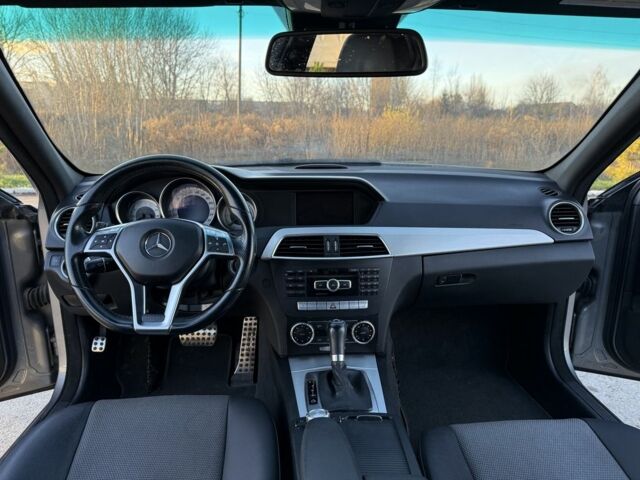 Серый Мерседес Ц-Класс, объемом двигателя 2.1 л и пробегом 259 тыс. км за 12200 $, фото 17 на Automoto.ua