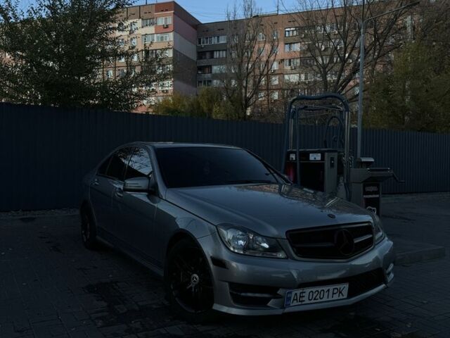 Сірий Мерседес Ц-Клас, об'ємом двигуна 3 л та пробігом 195 тис. км за 12000 $, фото 1 на Automoto.ua