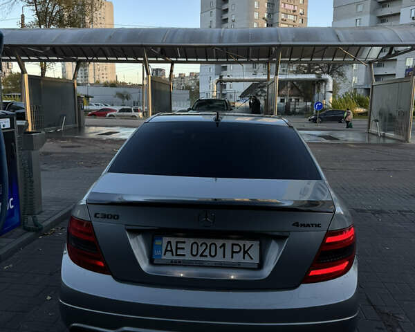 Серый Мерседес Ц-Класс, объемом двигателя 3 л и пробегом 195 тыс. км за 14500 $, фото 10 на Automoto.ua