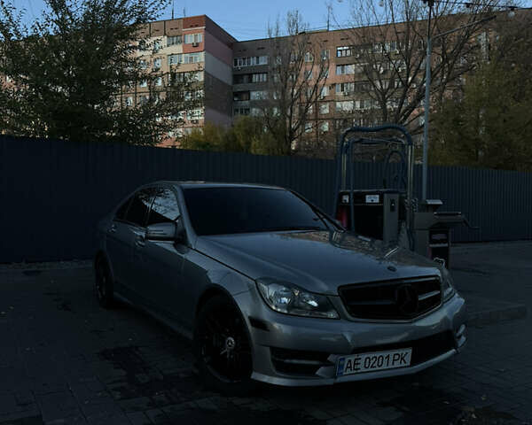 Серый Мерседес Ц-Класс, объемом двигателя 3 л и пробегом 195 тыс. км за 14500 $, фото 7 на Automoto.ua