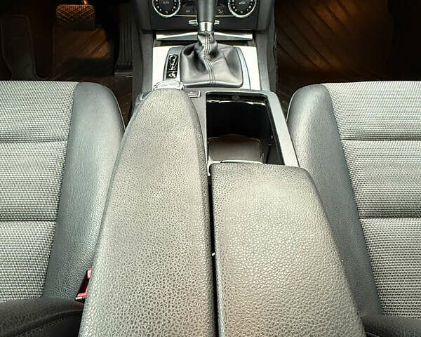 Серый Мерседес Ц-Класс, объемом двигателя 1.8 л и пробегом 133 тыс. км за 13500 $, фото 16 на Automoto.ua