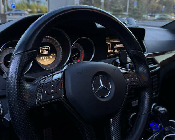 Серый Мерседес Ц-Класс, объемом двигателя 3 л и пробегом 195 тыс. км за 14500 $, фото 23 на Automoto.ua