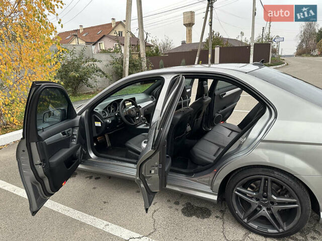 Серый Мерседес Ц-Класс, объемом двигателя 1.8 л и пробегом 135 тыс. км за 12000 $, фото 12 на Automoto.ua