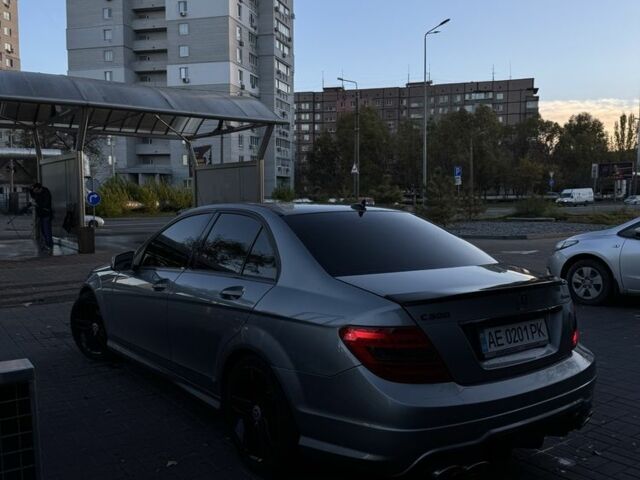 Сірий Мерседес Ц-Клас, об'ємом двигуна 3 л та пробігом 195 тис. км за 12000 $, фото 5 на Automoto.ua