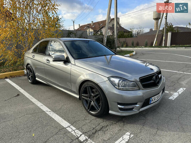 Серый Мерседес Ц-Класс, объемом двигателя 1.8 л и пробегом 135 тыс. км за 12000 $, фото 1 на Automoto.ua