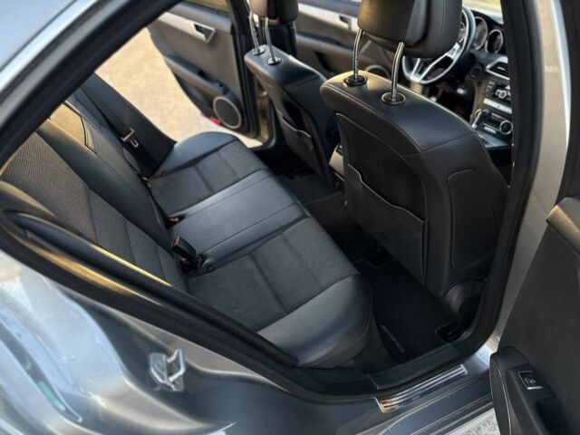 Серый Мерседес Ц-Класс, объемом двигателя 2.1 л и пробегом 259 тыс. км за 12200 $, фото 21 на Automoto.ua