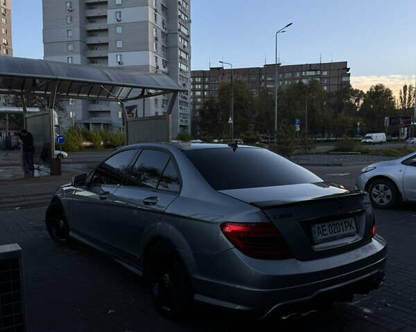 Серый Мерседес Ц-Класс, объемом двигателя 3 л и пробегом 195 тыс. км за 14500 $, фото 11 на Automoto.ua