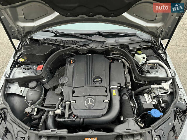 Серый Мерседес Ц-Класс, объемом двигателя 1.8 л и пробегом 135 тыс. км за 12000 $, фото 25 на Automoto.ua