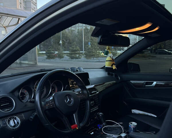 Серый Мерседес Ц-Класс, объемом двигателя 3 л и пробегом 195 тыс. км за 14500 $, фото 13 на Automoto.ua