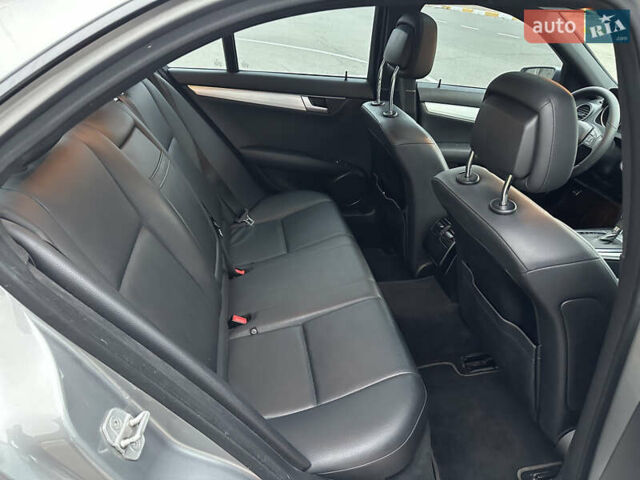 Серый Мерседес Ц-Класс, объемом двигателя 1.8 л и пробегом 135 тыс. км за 12000 $, фото 18 на Automoto.ua