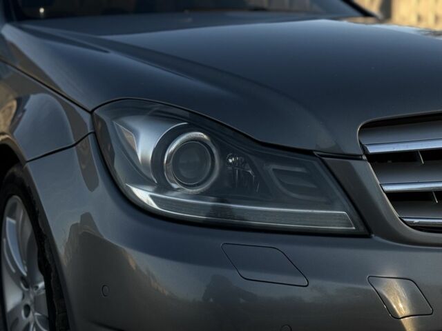 Серый Мерседес Ц-Класс, объемом двигателя 2.1 л и пробегом 259 тыс. км за 12200 $, фото 22 на Automoto.ua