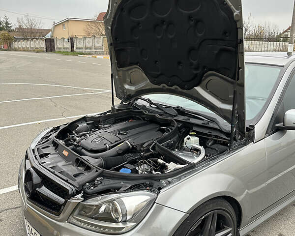 Серый Мерседес Ц-Класс, объемом двигателя 1.8 л и пробегом 135 тыс. км за 12000 $, фото 23 на Automoto.ua