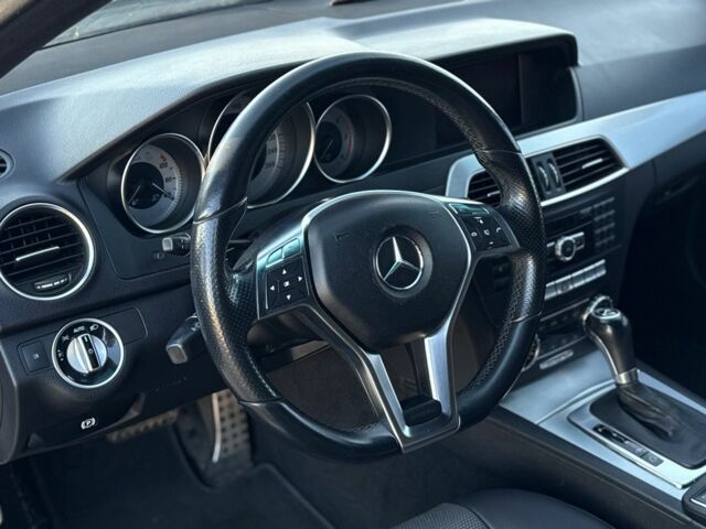 Серый Мерседес Ц-Класс, объемом двигателя 2.1 л и пробегом 259 тыс. км за 12200 $, фото 11 на Automoto.ua