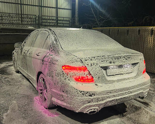 Серый Мерседес Ц-Класс, объемом двигателя 2.5 л и пробегом 209 тыс. км за 12200 $, фото 4 на Automoto.ua