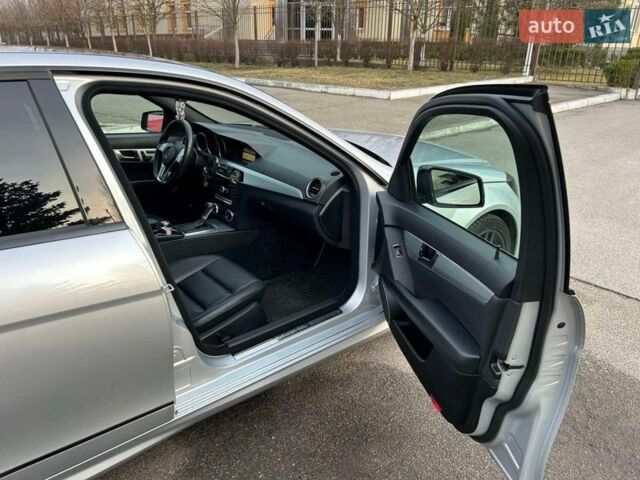 Сірий Мерседес Ц-Клас, об'ємом двигуна 1.8 л та пробігом 240 тис. км за 11000 $, фото 5 на Automoto.ua