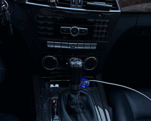 Серый Мерседес Ц-Класс, объемом двигателя 3 л и пробегом 195 тыс. км за 14500 $, фото 24 на Automoto.ua