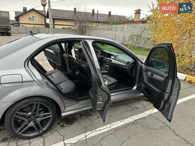 Серый Мерседес Ц-Класс, объемом двигателя 1.8 л и пробегом 135 тыс. км за 12000 $, фото 13 на Automoto.ua