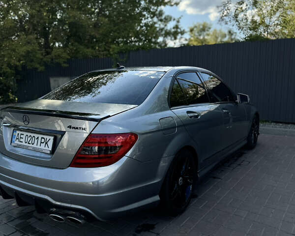 Серый Мерседес Ц-Класс, объемом двигателя 3 л и пробегом 195 тыс. км за 14500 $, фото 1 на Automoto.ua