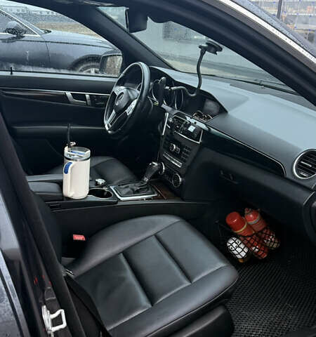 Серый Мерседес Ц-Класс, объемом двигателя 1.8 л и пробегом 190 тыс. км за 10500 $, фото 4 на Automoto.ua