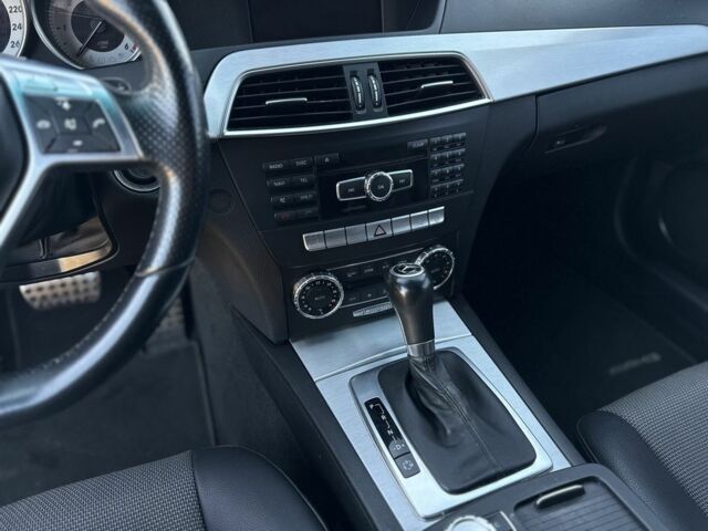 Серый Мерседес Ц-Класс, объемом двигателя 2.1 л и пробегом 259 тыс. км за 12200 $, фото 12 на Automoto.ua