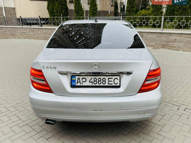 Серый Мерседес Ц-Класс, объемом двигателя 1.8 л и пробегом 133 тыс. км за 13500 $, фото 4 на Automoto.ua