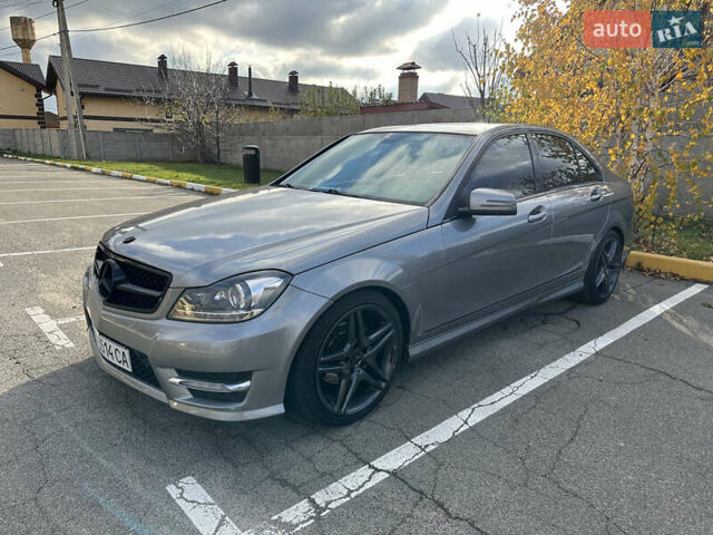 Серый Мерседес Ц-Класс, объемом двигателя 1.8 л и пробегом 135 тыс. км за 12000 $, фото 2 на Automoto.ua