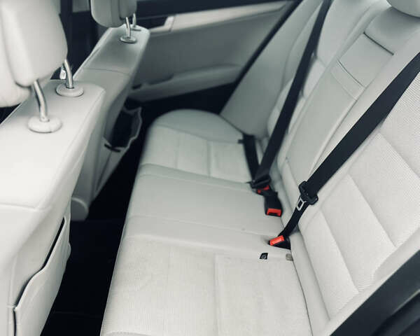 Сірий Мерседес Ц-Клас, об'ємом двигуна 1.8 л та пробігом 201 тис. км за 10000 $, фото 15 на Automoto.ua