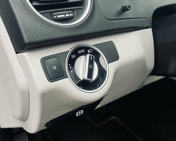 Сірий Мерседес Ц-Клас, об'ємом двигуна 1.8 л та пробігом 201 тис. км за 10000 $, фото 10 на Automoto.ua