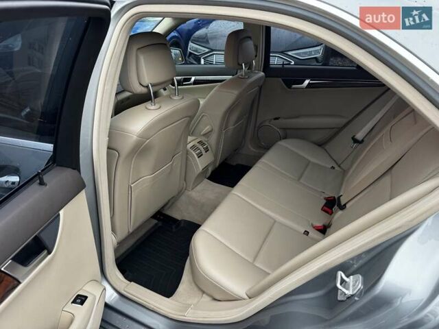 Серый Мерседес Ц-Класс, объемом двигателя 3.5 л и пробегом 80 тыс. км за 14500 $, фото 13 на Automoto.ua