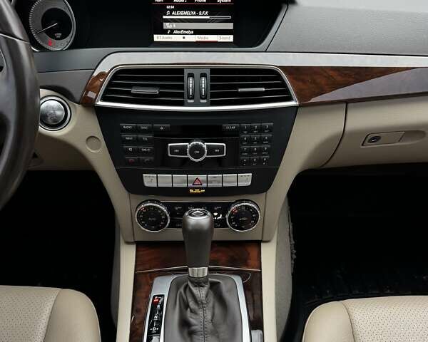 Серый Мерседес Ц-Класс, объемом двигателя 3.5 л и пробегом 80 тыс. км за 14500 $, фото 20 на Automoto.ua