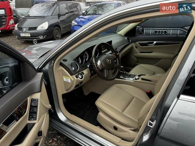 Серый Мерседес Ц-Класс, объемом двигателя 3.5 л и пробегом 80 тыс. км за 14500 $, фото 12 на Automoto.ua