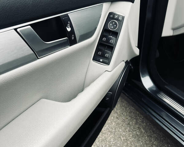 Сірий Мерседес Ц-Клас, об'ємом двигуна 1.8 л та пробігом 201 тис. км за 10000 $, фото 9 на Automoto.ua