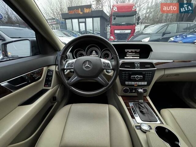 Серый Мерседес Ц-Класс, объемом двигателя 3.5 л и пробегом 80 тыс. км за 14500 $, фото 18 на Automoto.ua