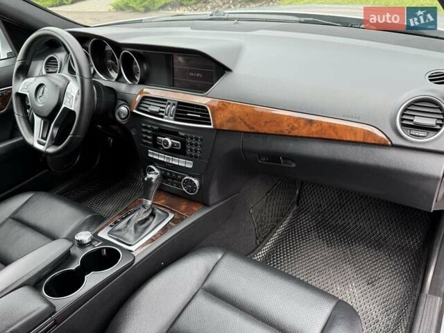 Серый Мерседес Ц-Класс, объемом двигателя 3 л и пробегом 220 тыс. км за 11600 $, фото 53 на Automoto.ua