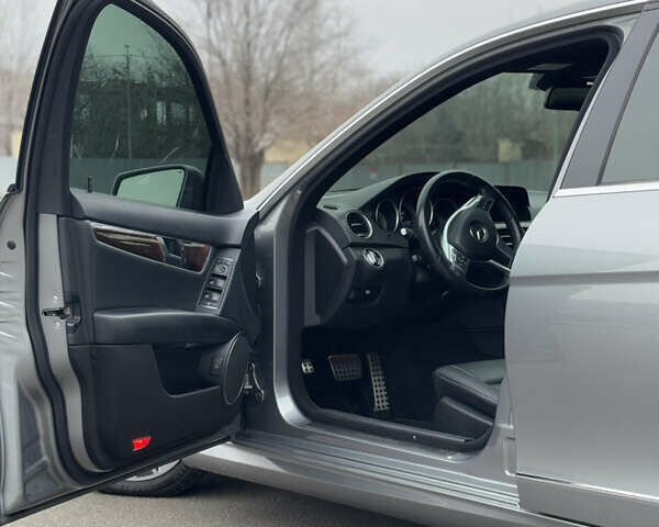 Сірий Мерседес Ц-Клас, об'ємом двигуна 1.8 л та пробігом 170 тис. км за 11999 $, фото 13 на Automoto.ua