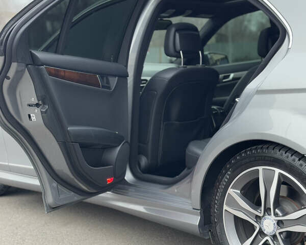 Сірий Мерседес Ц-Клас, об'ємом двигуна 1.8 л та пробігом 170 тис. км за 11999 $, фото 19 на Automoto.ua