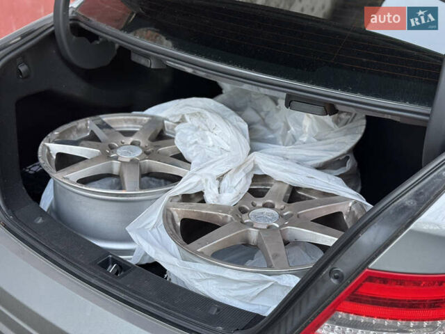 Сірий Мерседес Ц-Клас, об'ємом двигуна 1.8 л та пробігом 170 тис. км за 11999 $, фото 51 на Automoto.ua