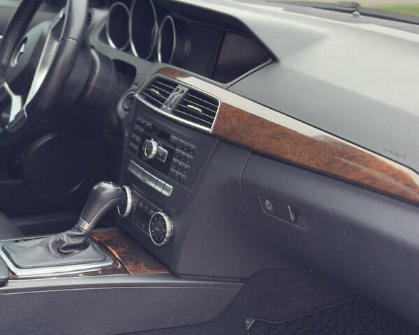 Сірий Мерседес Ц-Клас, об'ємом двигуна 1.8 л та пробігом 170 тис. км за 11999 $, фото 27 на Automoto.ua