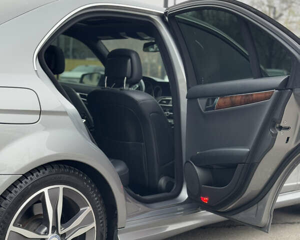 Сірий Мерседес Ц-Клас, об'ємом двигуна 1.8 л та пробігом 170 тис. км за 11999 $, фото 22 на Automoto.ua