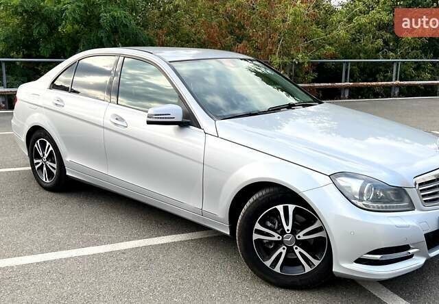 Серый Мерседес Ц-Класс, объемом двигателя 2.14 л и пробегом 198 тыс. км за 14400 $, фото 4 на Automoto.ua