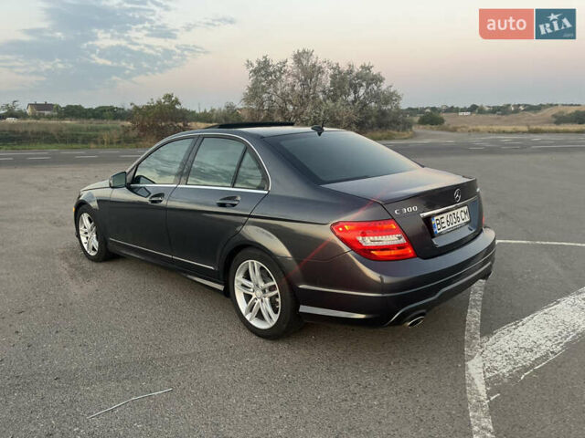 Серый Мерседес Ц-Класс, объемом двигателя 3.5 л и пробегом 129 тыс. км за 13500 $, фото 3 на Automoto.ua
