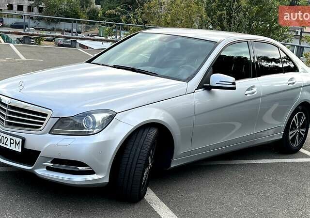 Серый Мерседес Ц-Класс, объемом двигателя 2.14 л и пробегом 198 тыс. км за 14400 $, фото 1 на Automoto.ua