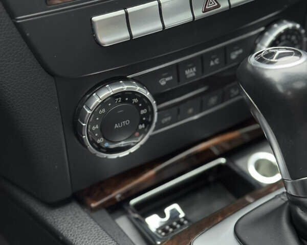 Сірий Мерседес Ц-Клас, об'ємом двигуна 1.8 л та пробігом 170 тис. км за 11999 $, фото 33 на Automoto.ua