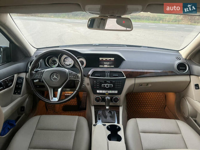 Серый Мерседес Ц-Класс, объемом двигателя 3.5 л и пробегом 129 тыс. км за 13500 $, фото 6 на Automoto.ua