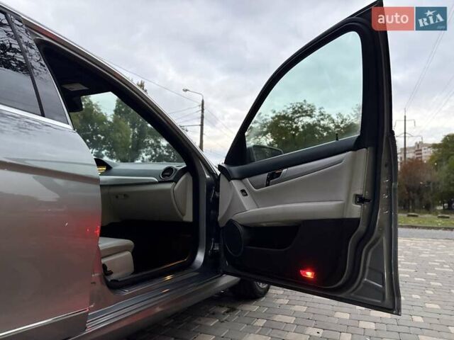 Мерседес Ц-Класс 2014 в Одессе на Automoto.ua Серый Мерседес Ц-Класс, объемом двигателя 1.8 л и пробегом 163 тыс. км за 13300 $, фото 49 на Automoto.ua